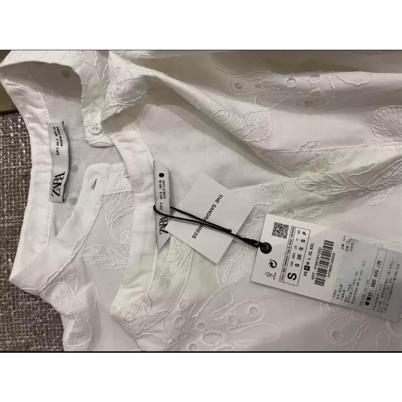 Đầm midi dài tay thêu đục lỗ ZR