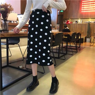 Chân váy len chấm bi