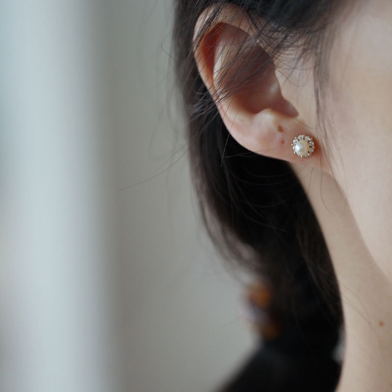 Khuyên tai bạc nữ DuySon Silver, Bông tai ngọc trai nhân tạo viền hoa đá sang trọng( Giá bán/1 đôi) [KNKX11]