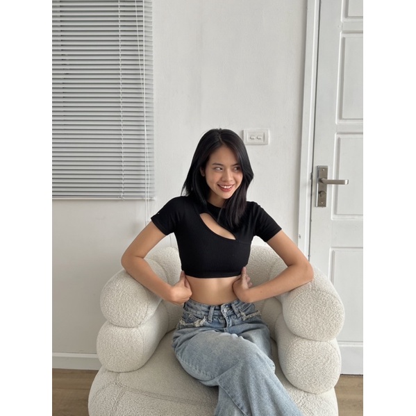 Áo croptop cổ chéo hở