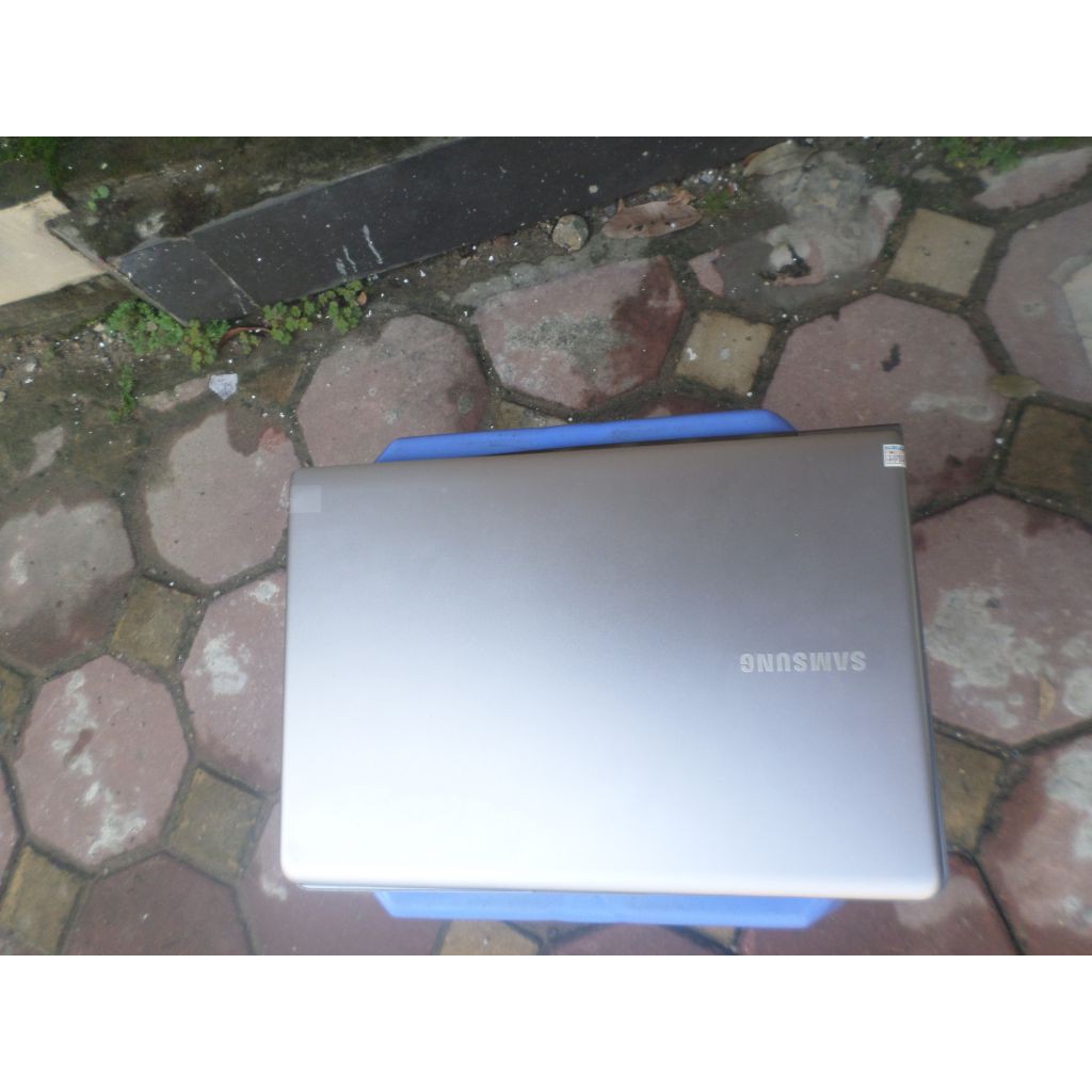 Laptop cũ, samsung np530 ultrabook, intel core i5, siêu mỏng, vỏ nhôm