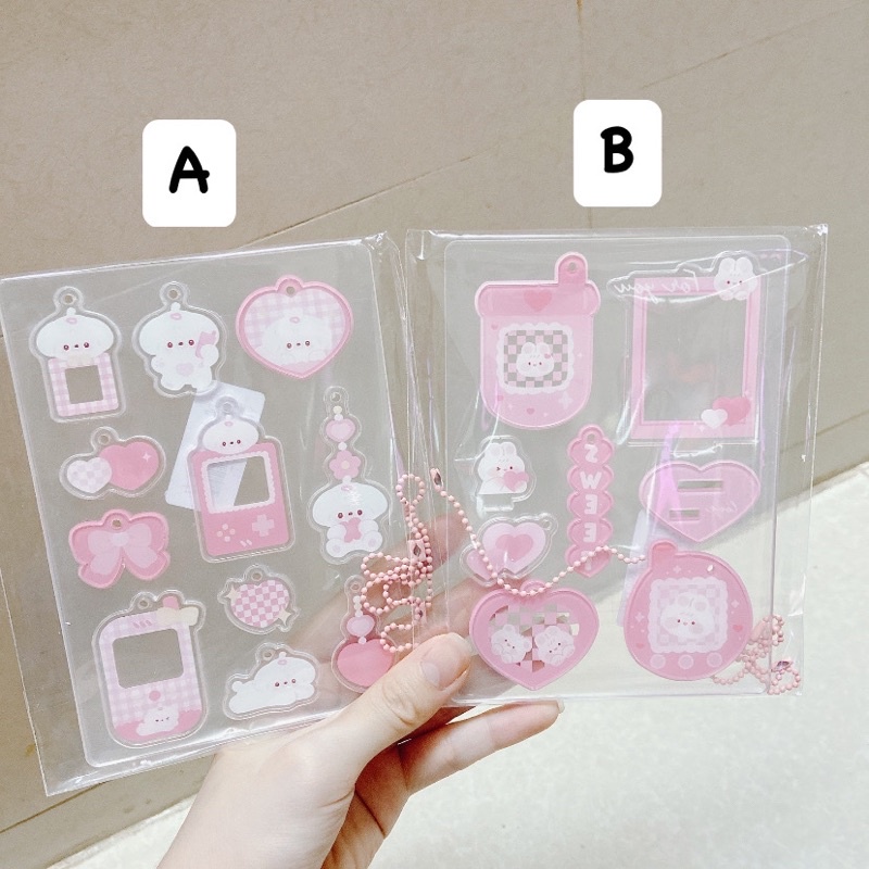 Bảng standee, keyring acrylic tone màu hồng để bàn trang trí xinh xắn