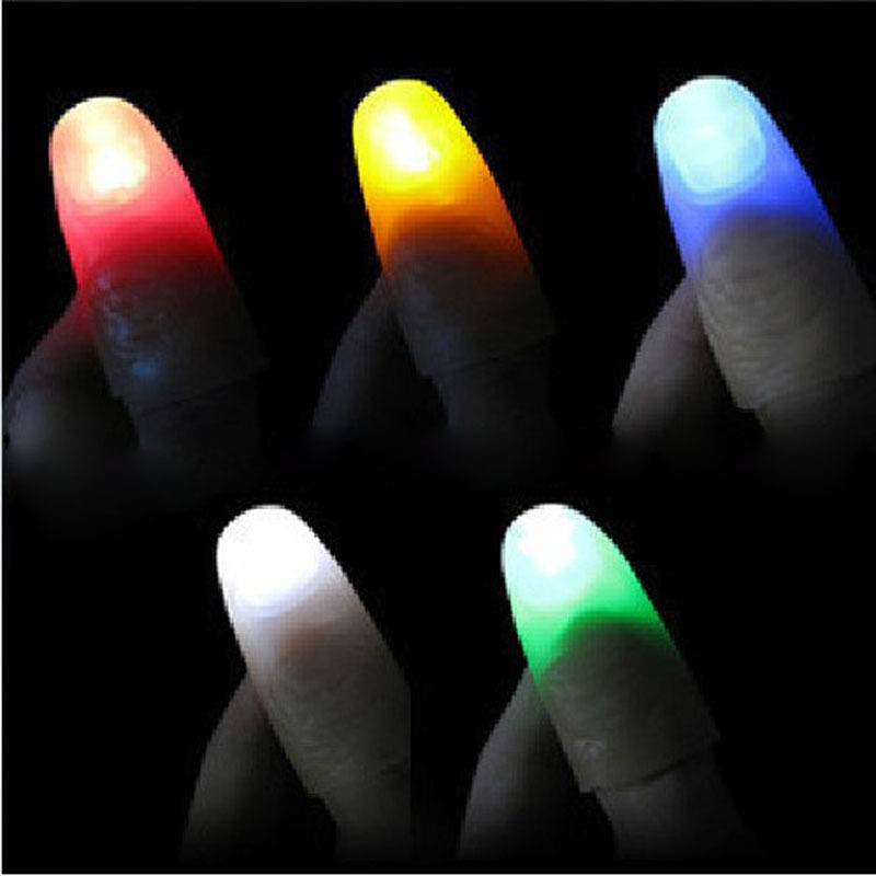 1 Cặp Đầu Ngón Tay Cái Phát Sáng Ma Thuật Vào Buổi Tối