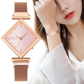 Đồng hồ thiết kế sang trọng dành cho nữ