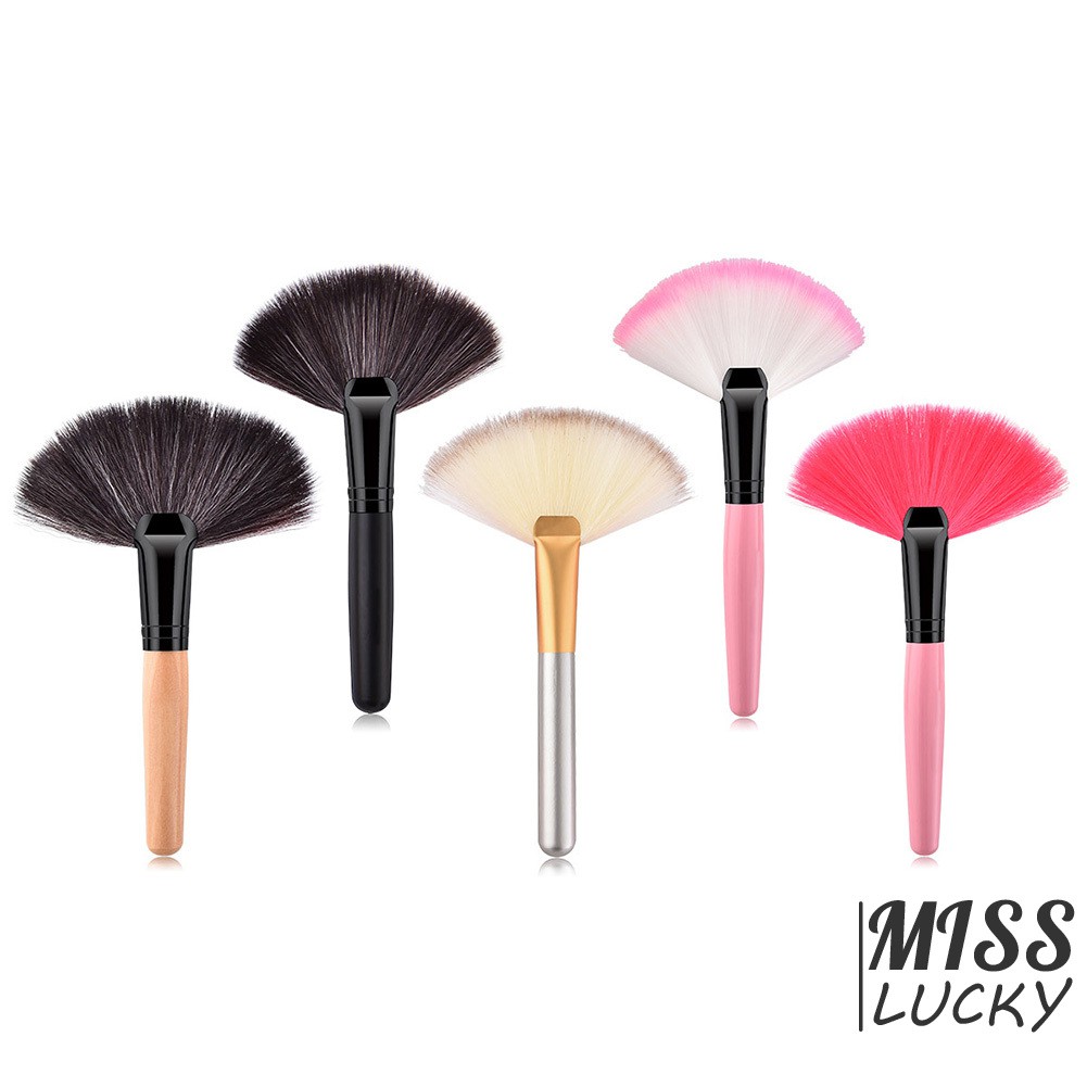 Cây cọ trang điểm phấn nền hình cây quạt độc đáo