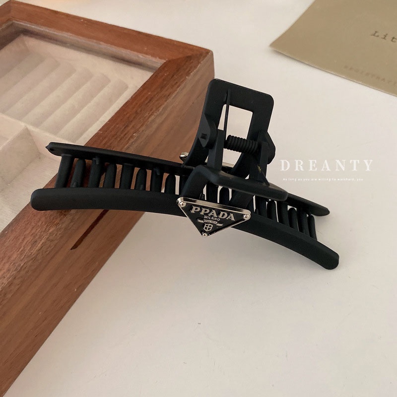 Kẹp Tóc Hình Tam Giác Màu Cà Phê In Chữ Phong Cách Hàn Quốc Thời Trang Thu Đông