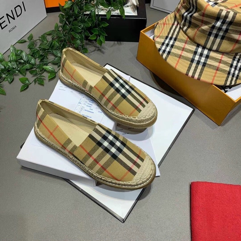 Giày bệt kẻ BBr cá tính