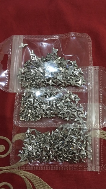 Ong đá mầu bạc cổ 200k/100c(sẵn hàng)