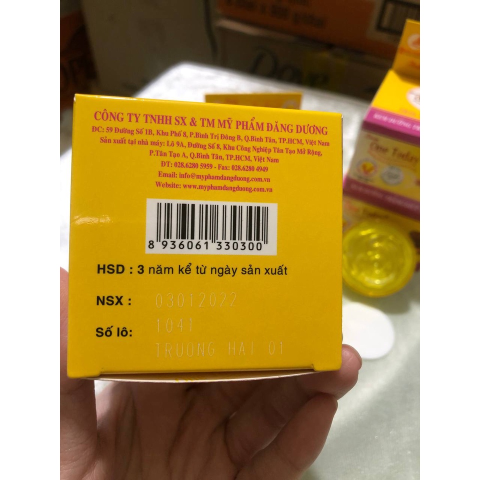 Kem dưỡng trắng da tái tạo