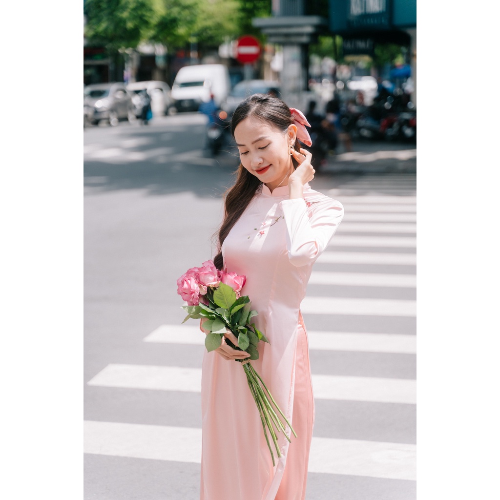 MINX - Áo Dài Lụa Thêu Tay Lan Viên