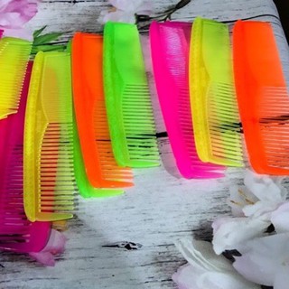 Lược chải đầu giá rẻ bất ngờ giao màu ngẫu nhiên