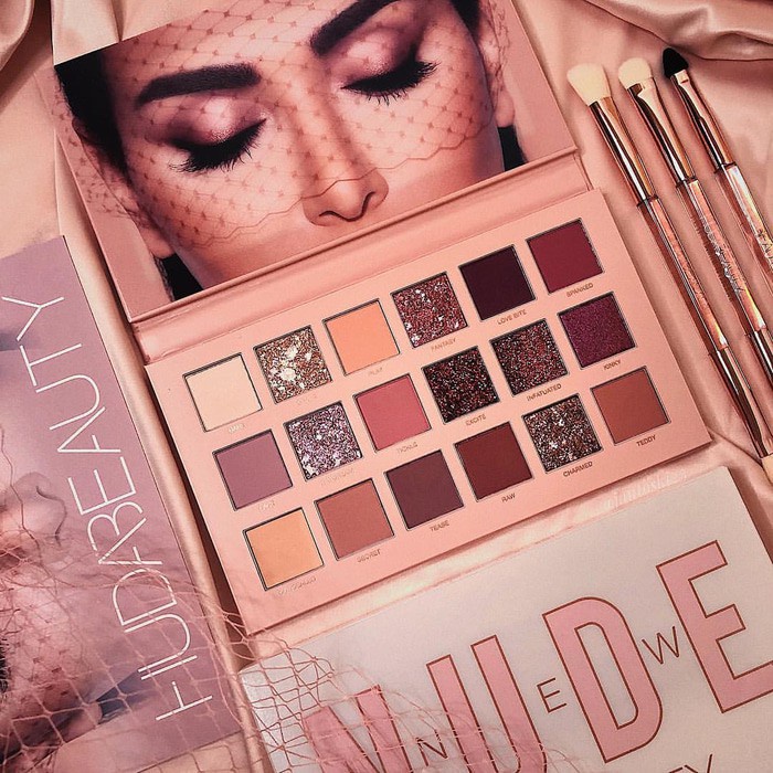 Bảng phấn mắt Huda NUDE Beauty 18 Màu nội địa Trung