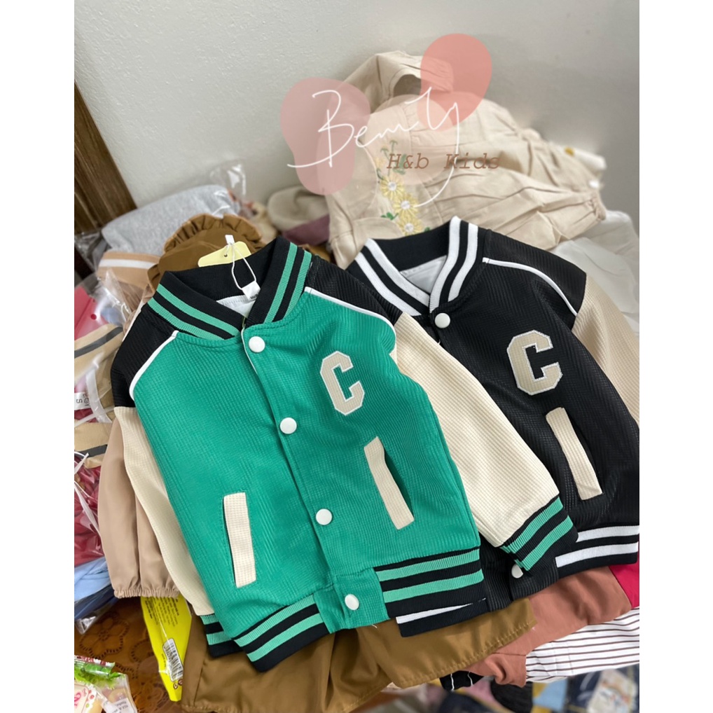 Áo khoác chữ C cho bé