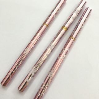Chì kẽ môi Essance