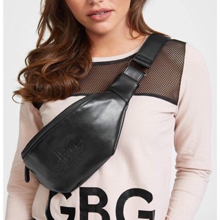 Túi đeo chéo Guess
