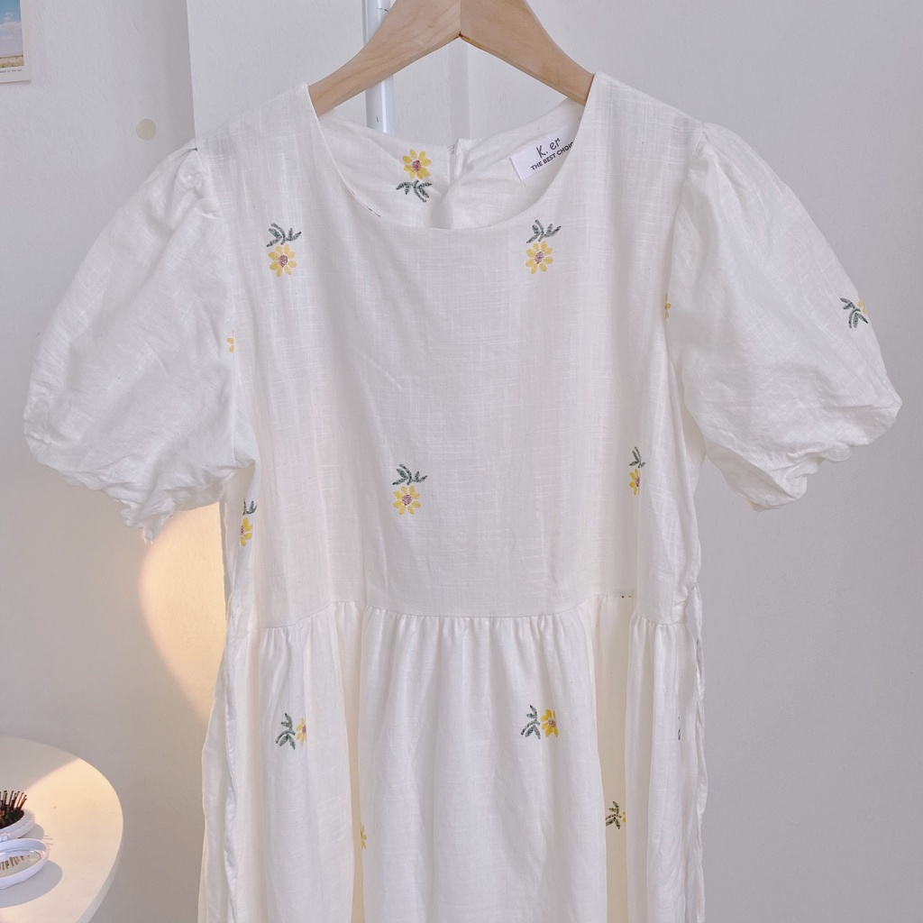 Váy hoa nhí tay phồng, đầm hoa trắng dài vintage có dây buộc eo  - V61