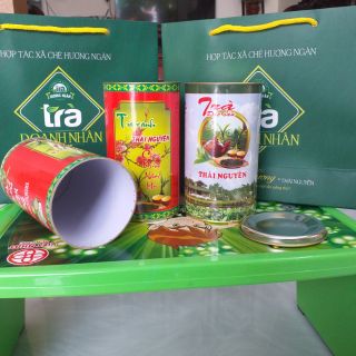 Hộp đựng chè nắp thiếc. Để bàn uống nước , bàn cơ quan đều hợp Chè Thái Nguyên.  Chè Bắc