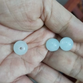 1 viên đá nhân tạo màu xanh nhạt 10mm