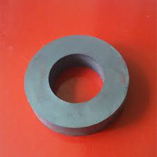Nam châm ferrite 70x15 lỗ 32mm
