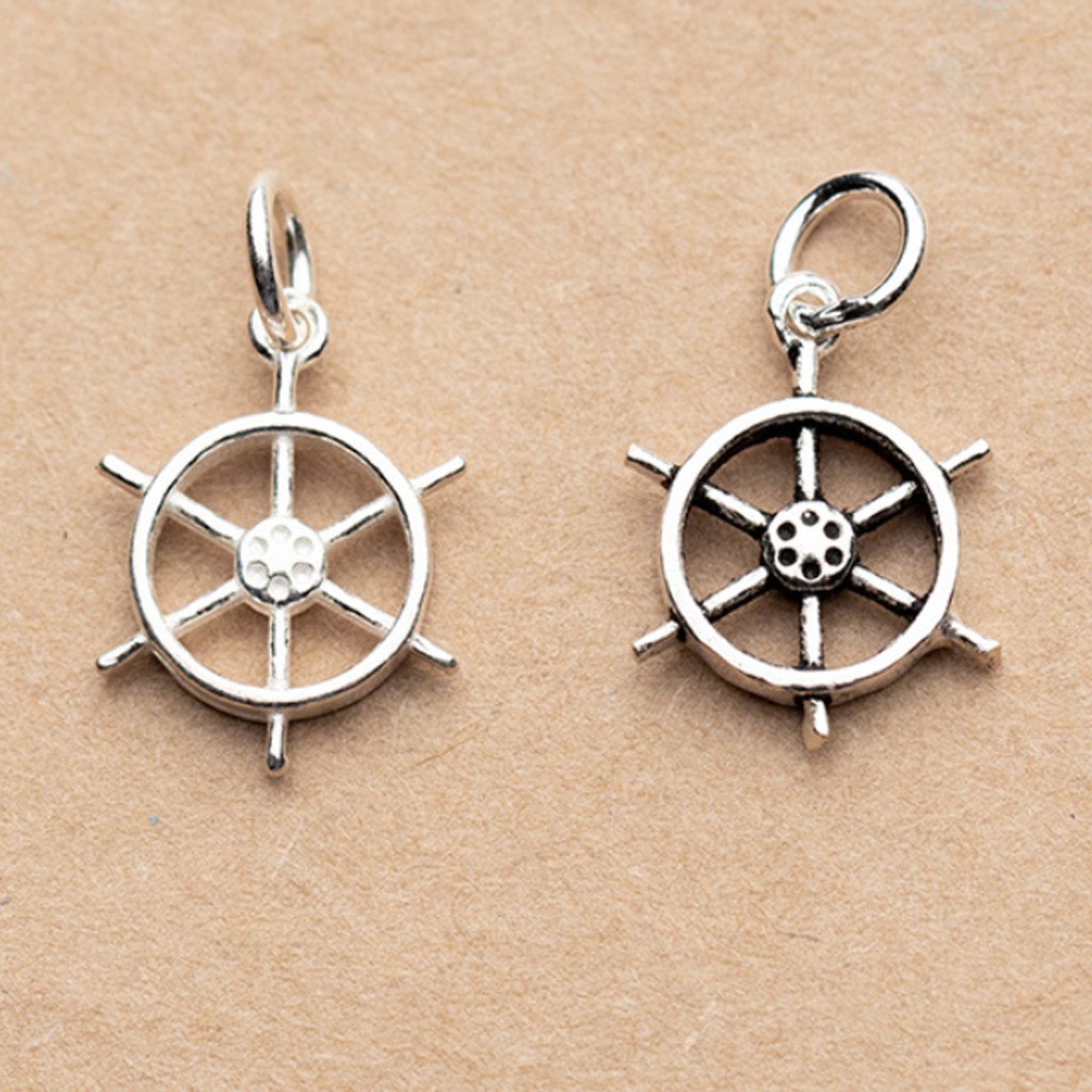 Charm bạc hình bánh lái mặt treo 1 (bạc)