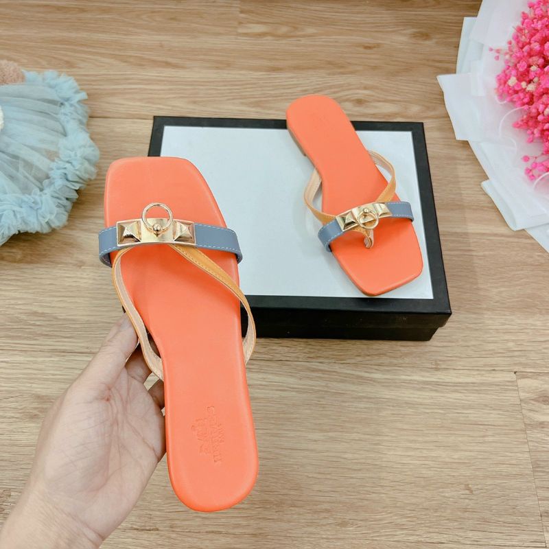 Dép xỏ ngón khoá