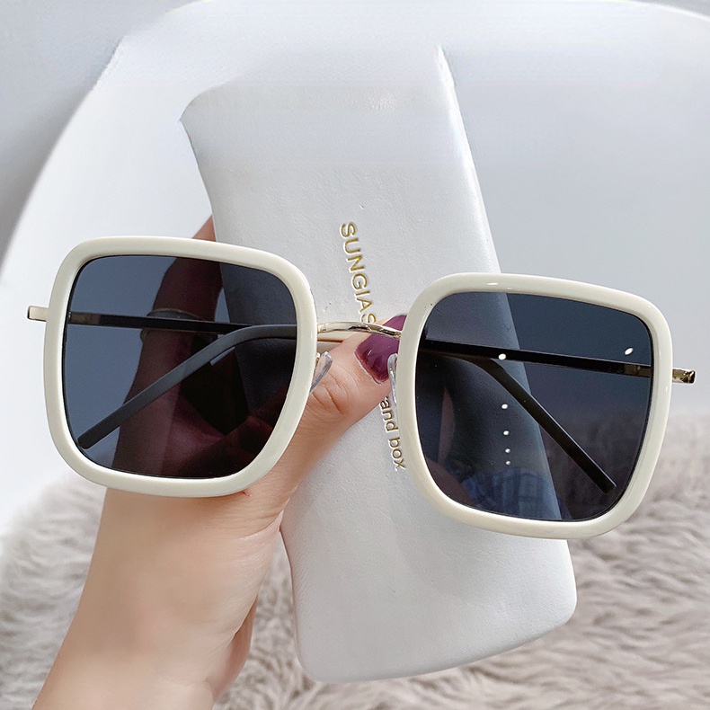 Sunglasses Europe and America New Large Frame Black Sunglasses Fashion Black Circle Metal Sunglasses Street Shooting Travel Driving Beach Ladies Sunglasses