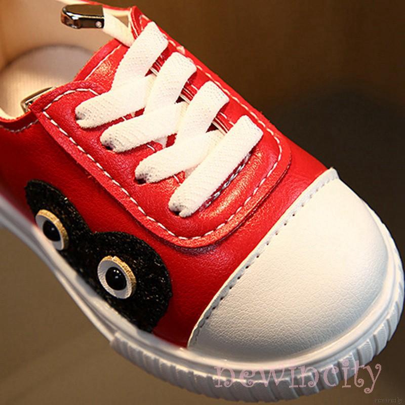 Đôi giày đế mềm chống trượt họa tiết dễ thương cho bé