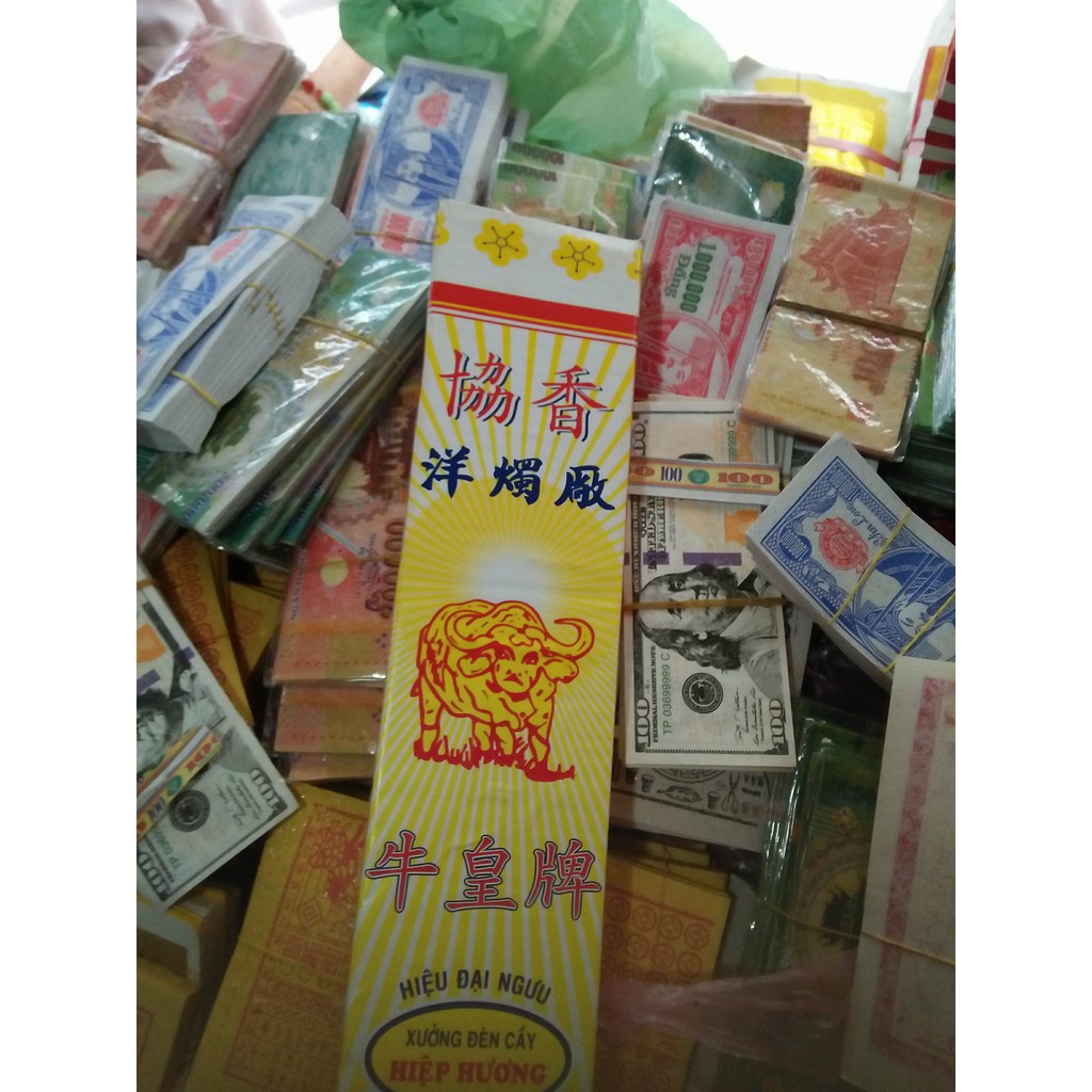 Đèn cầy cặp từ nhỏ đến lớn từ số 3 đến số 6 đều đựng trong hộp