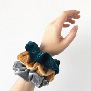 Cột tóc vải satin srunchies