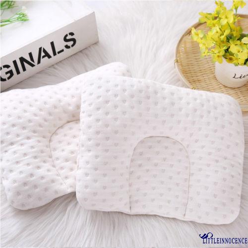 Gối nằm chống lật chất liệu cotton giữ ấm tốt cho bé