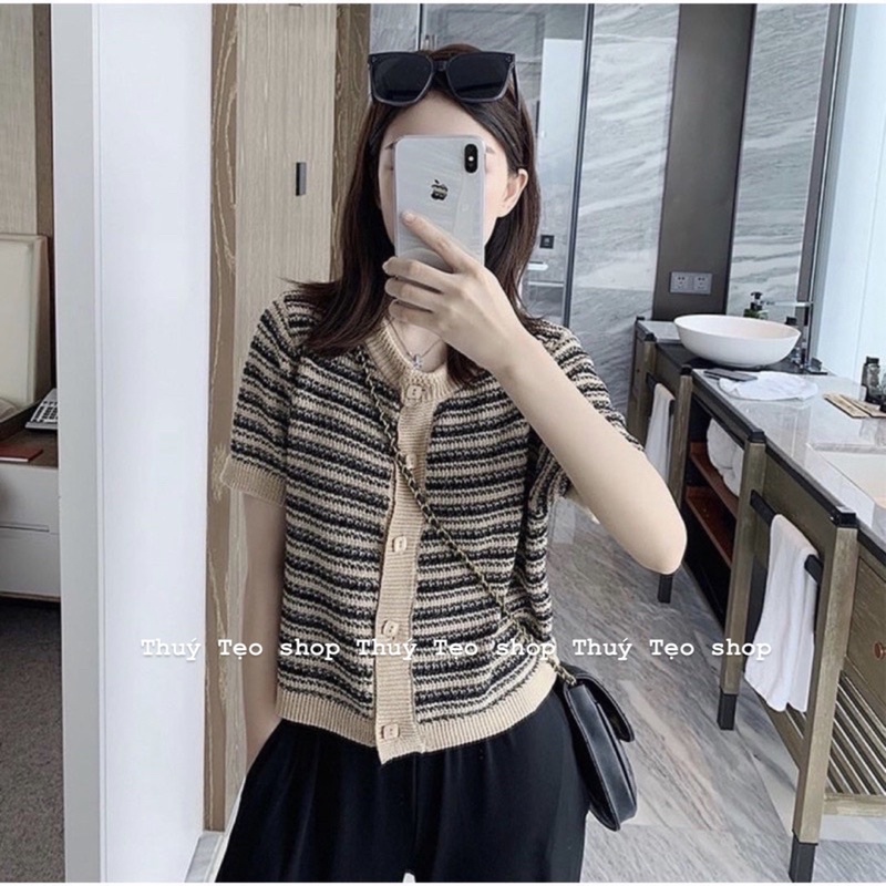 [Hàng sẵn/Video] Áo len croptop kẻ đen cộc tay cúc dọc | BigBuy360 - bigbuy360.vn