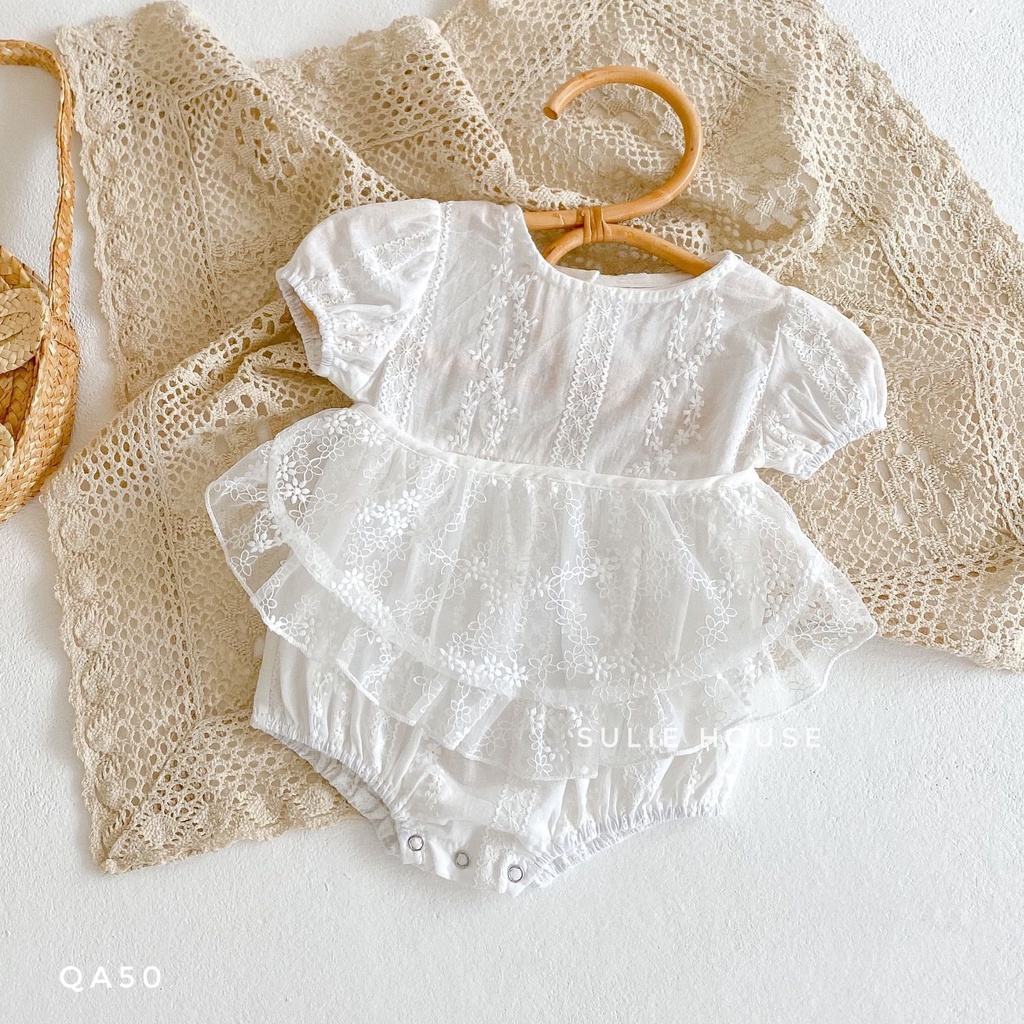 Body váy ren trắng xếp ly (ko kèm mũ) - QA50