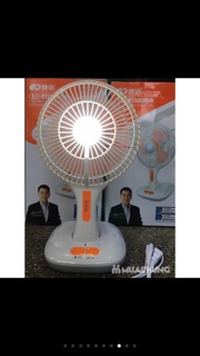 Quạt tích điện mini kèm đèn led