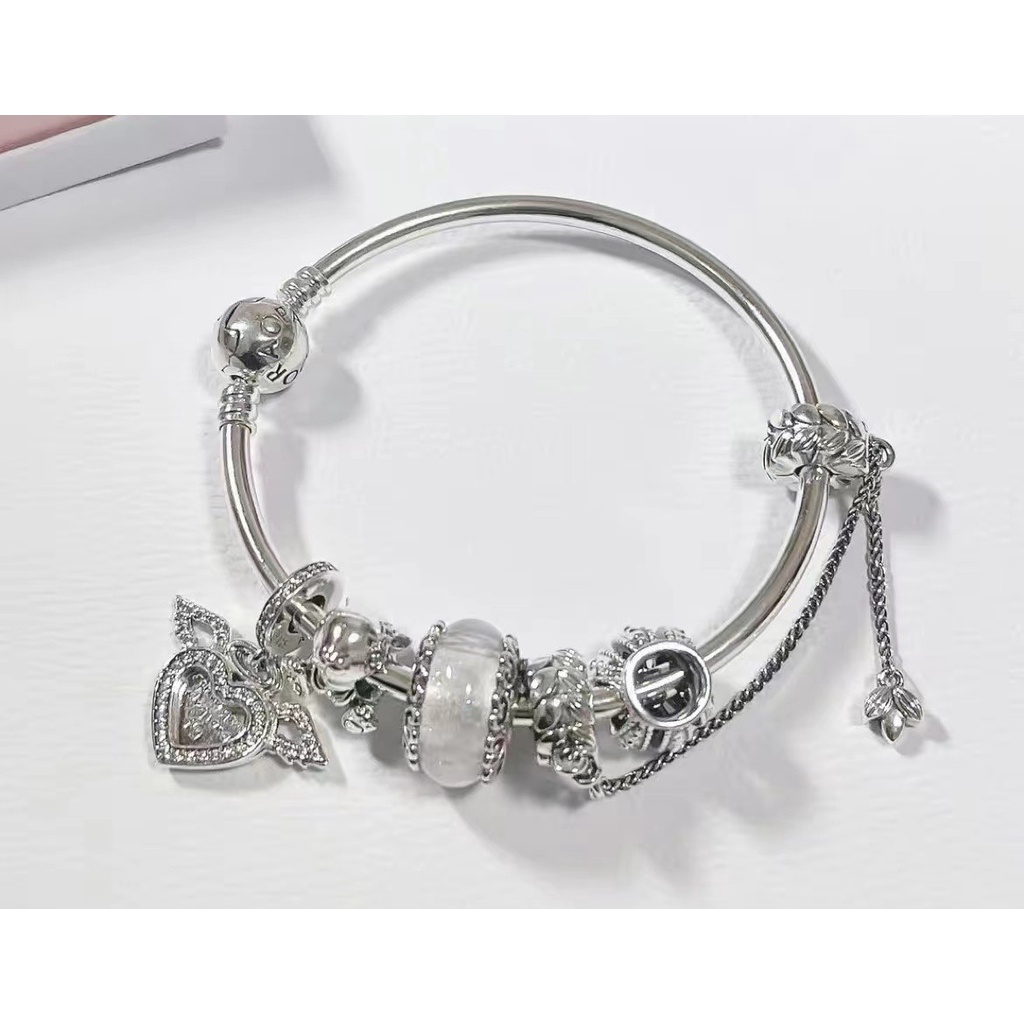 Trang phục thiên thần Pandora đi kèm với hộp quà tặng