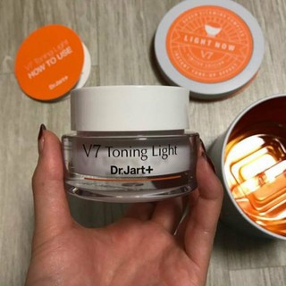 kem dưỡng trắng v7
