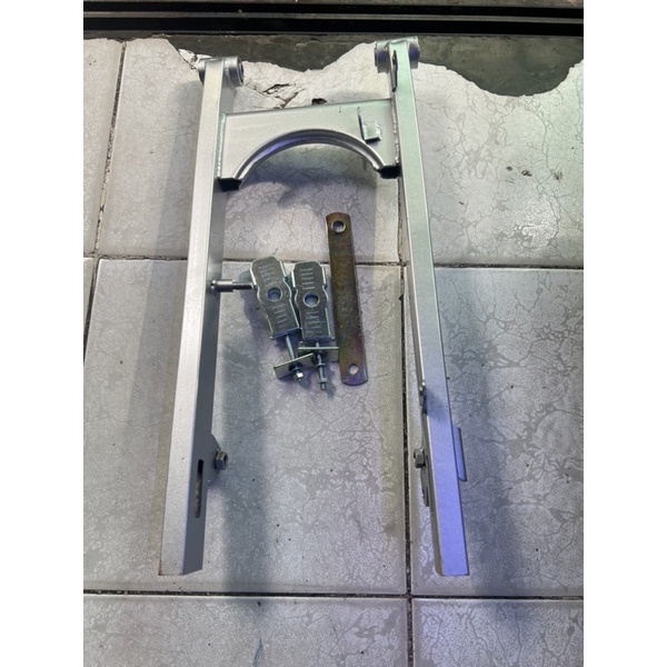 Gấp Yamaha Gắn Sirius / Jupiter Màu Bạc Kèm Bát Tăng Sên Bát Giữ Má Đùm