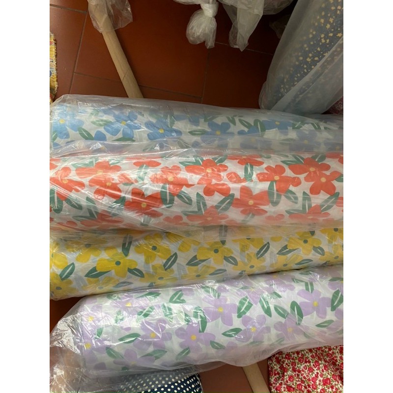 vải thô cotton mịn mát hoa hoạt hình to may váy,bộ cho mẹ và bé