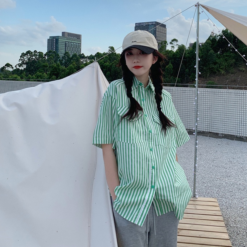 Áo sơ mi form rộng tay ngắn hoạ tiết kẻ sọc phong cách cổ điển cá tính cho nữ