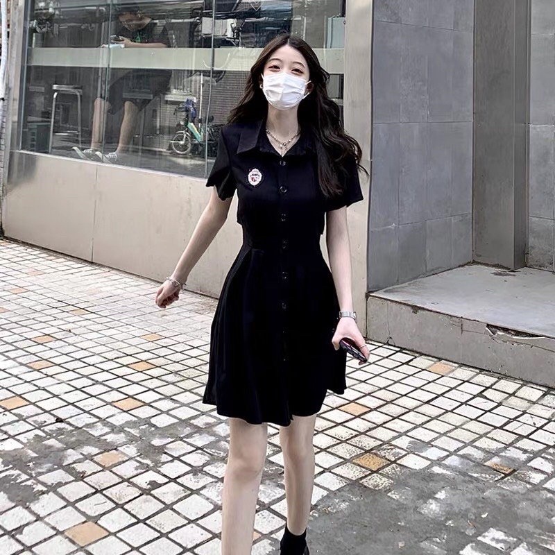 Váy đầm nữ cộc tay cổ bẻ sơ mi logo thắt nơ lưng màu đen freesize dáng a ngắn xòe học sinh ulzzang hàn quốc