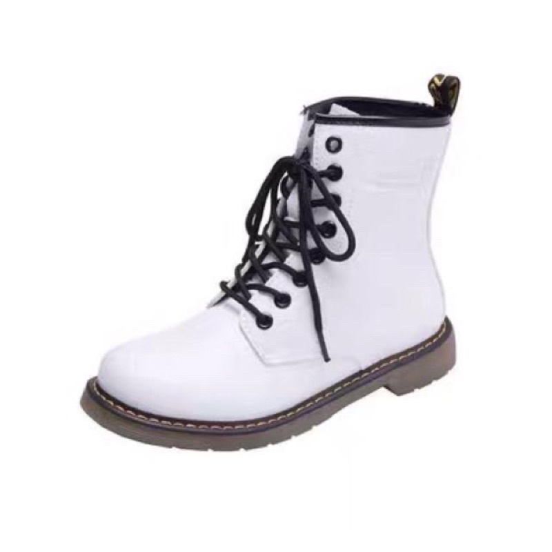 Boots cổ cao màu trắng size 40 vừa 39 Dr Martens