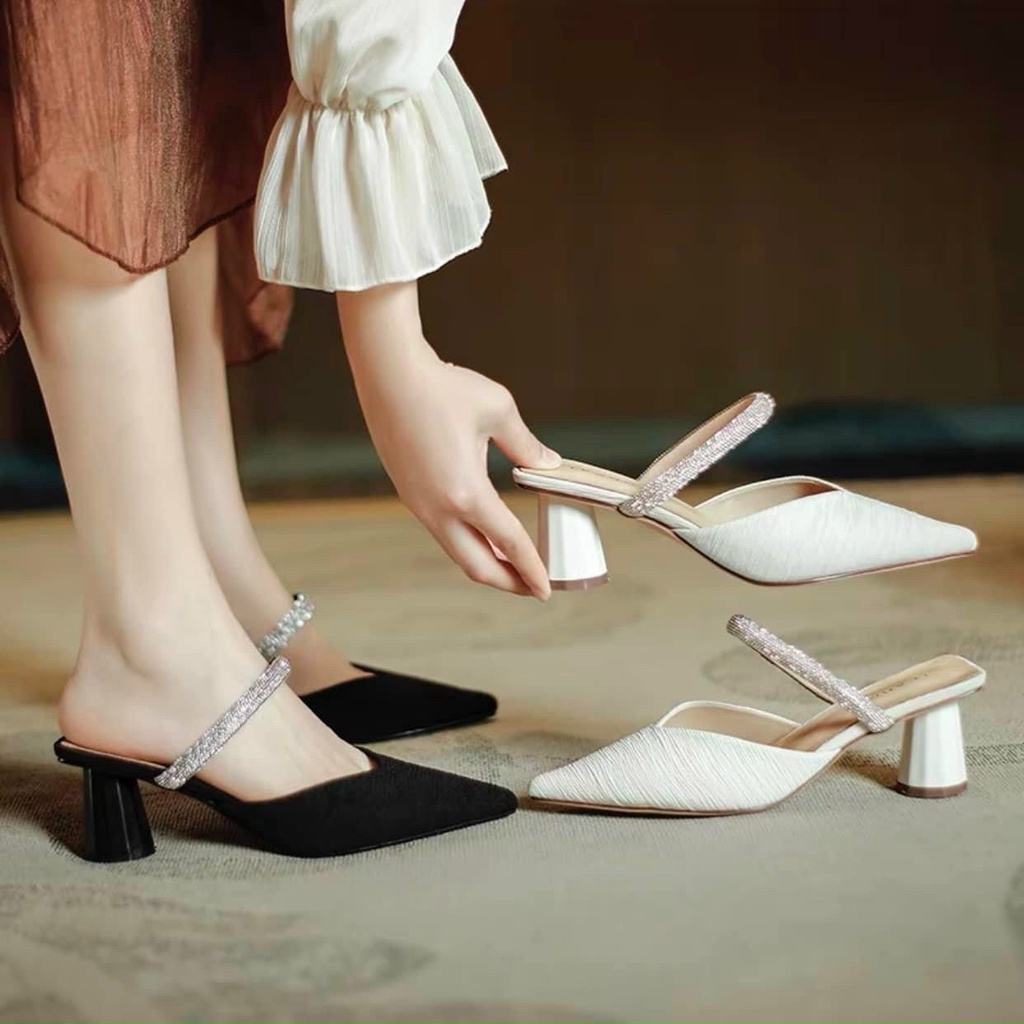 Giày sục da mịn mũi nhọn dây đá nổi gót trụ tròn - 5P