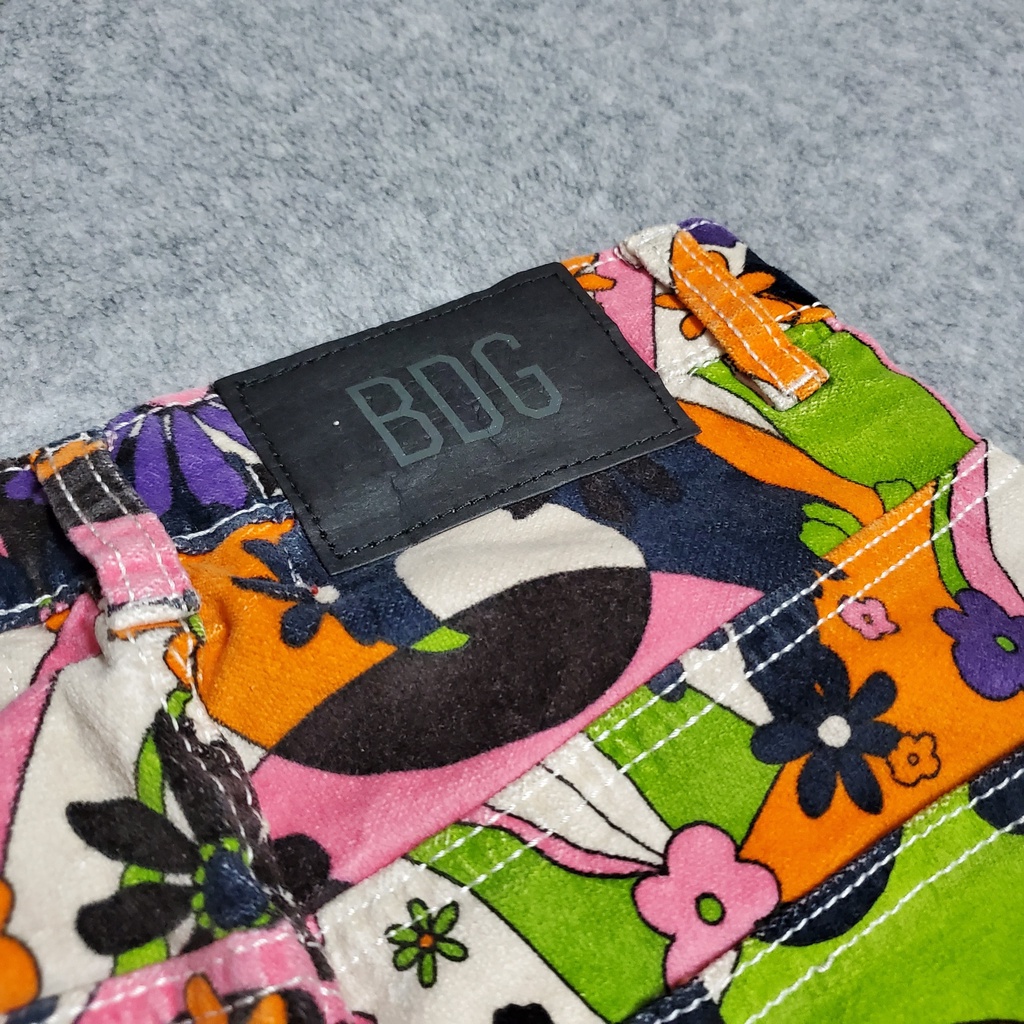 Quần khaki nhung họa tiết hoa lưng cao BDG by Urban Outfitters