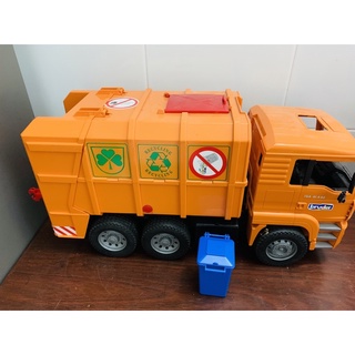 Đồ chơi mô hình xe chở rác Cam Bruder