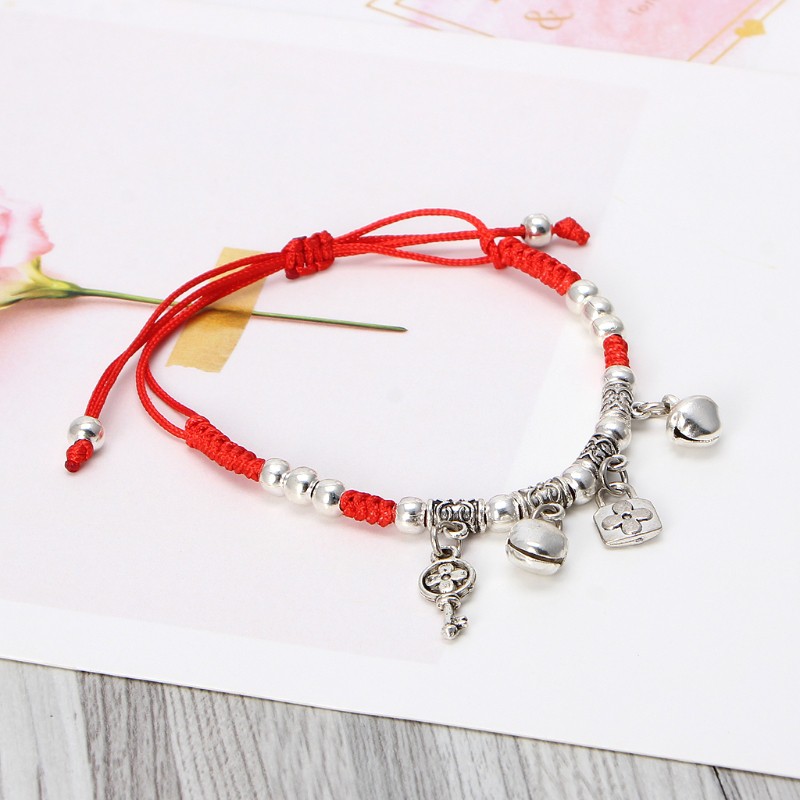 Vòng tay dây bạc có chuông đỏ phong cách cổ điển thời trang