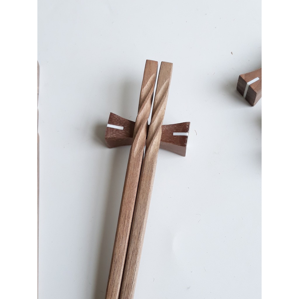 Đũa gỗ óc chó xoắn đuôi độc lạ