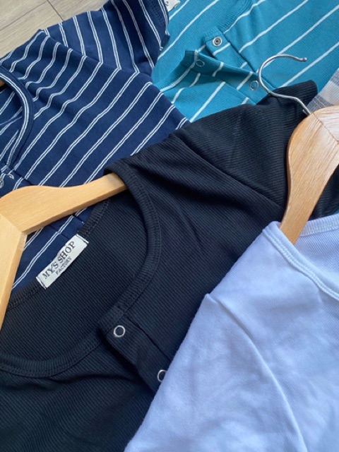 Áo Croptop Nút Bấm