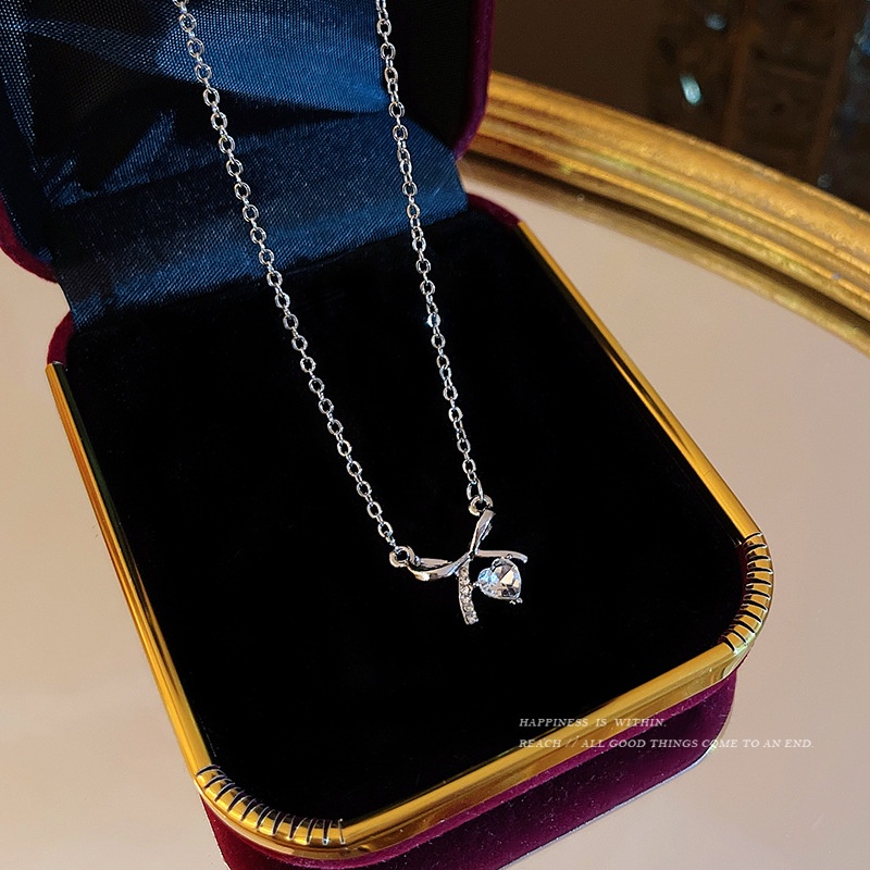 Vòng cổ Mặt Hình Bướm Đính Đá Zircon Sang Trọng Cho Nữ