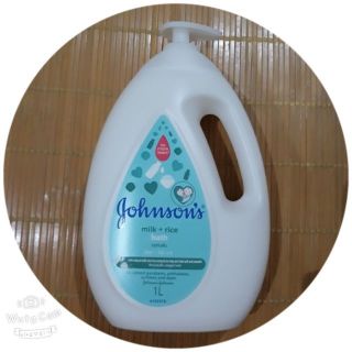 SỮA TẮM JOHNSON DƯỠNG ẨM CHAI 1000ml
