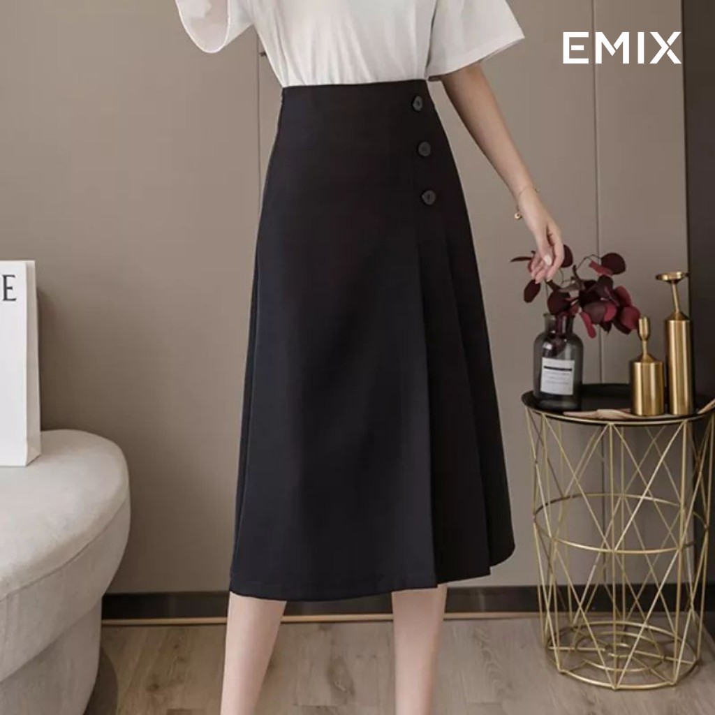 Chân váy công sở xòe phối cúc EMIX (màu đen), dài 65cm, cạp cao, có khóa kéo, xếp ly, vải tuyết mưa mềm mịn không nhàu