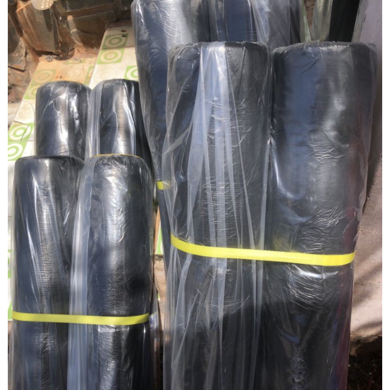 Nilong đen trải sàn trong công trình xây dựng khổ 2m